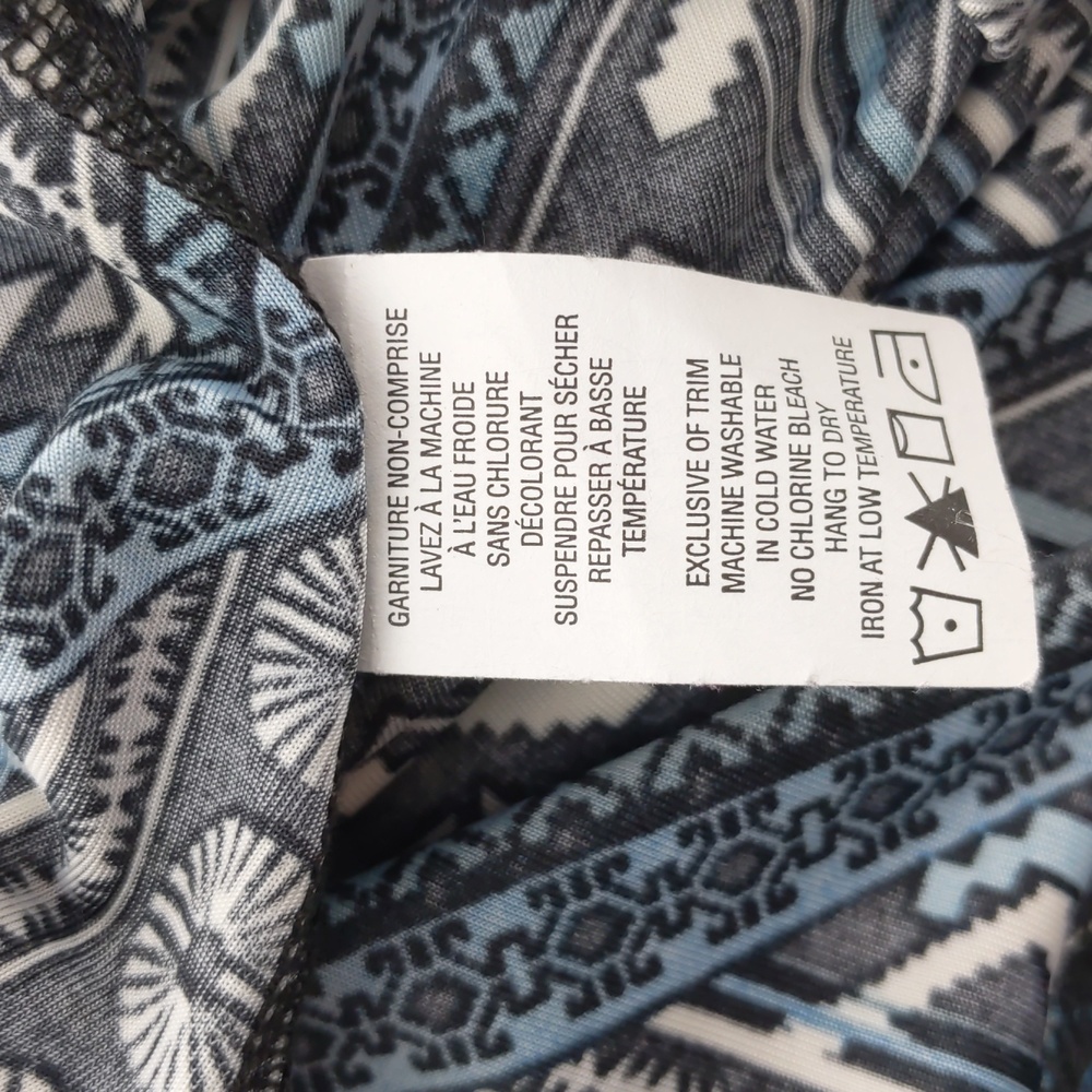 Cydney Mao Women's Top Size XL Blue Black Geometric Pattern Sleeveless V-Neck - Picture 13 of 13